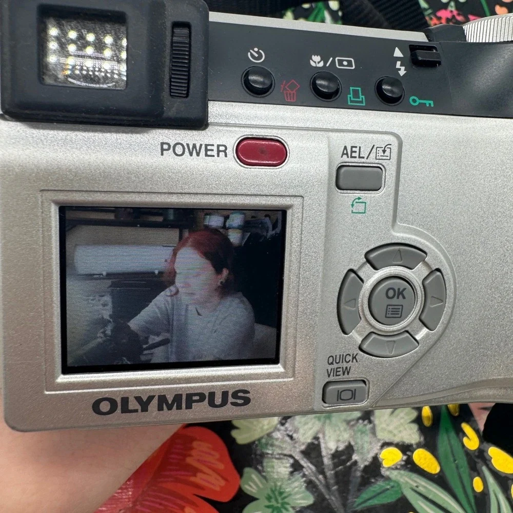 Olympus Camedia C-740 Ultra Zoom Digital Camera 3.2MP 10x Optical Silver Bundle